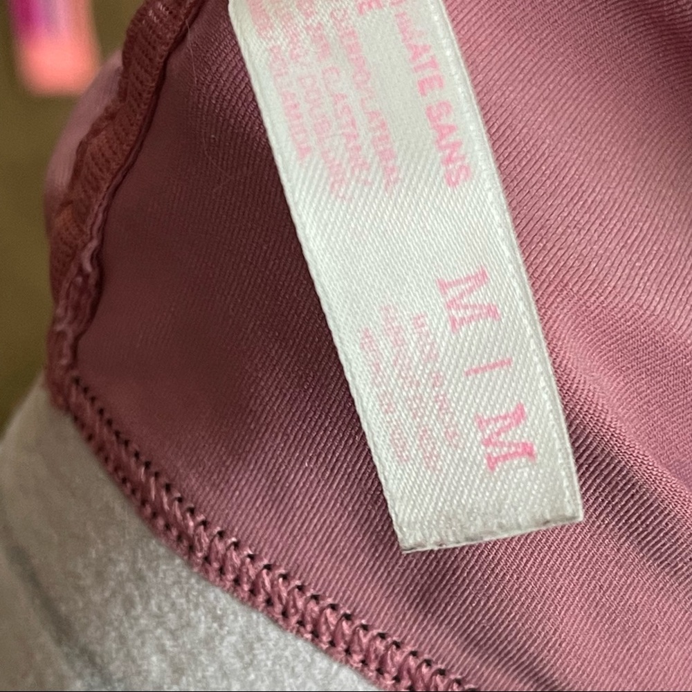 Victoria’s Secret pink sports bra - Picture 3 of 3